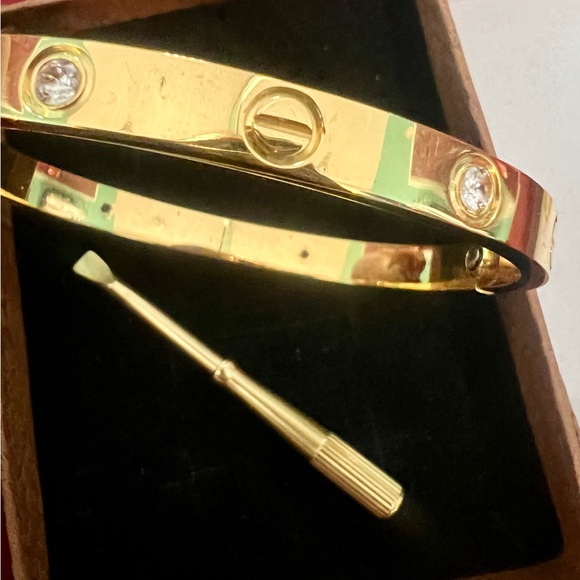 👑✅PRICE FIRM✅ Beautiful 18K yellow gold plated “LOVE bracelet” with CZ diamonds - Picture 12 of 17